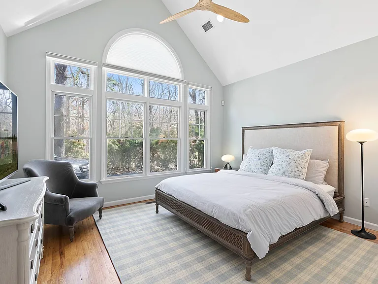 492 Sag Harbor Tpke — Photo 13
