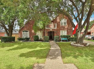 15742 Sweetwater Creek Dr, Houston, TX 77095