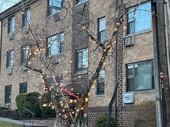 2nd image of 60 Crescent Pl APT 3E