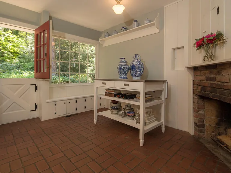 First of 4 working fireplaces; this one in the kitchen.