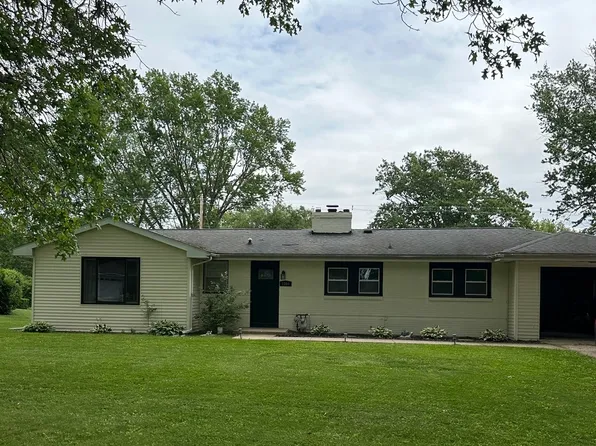 1304 Riverview Rd, Sterling, IL 61081