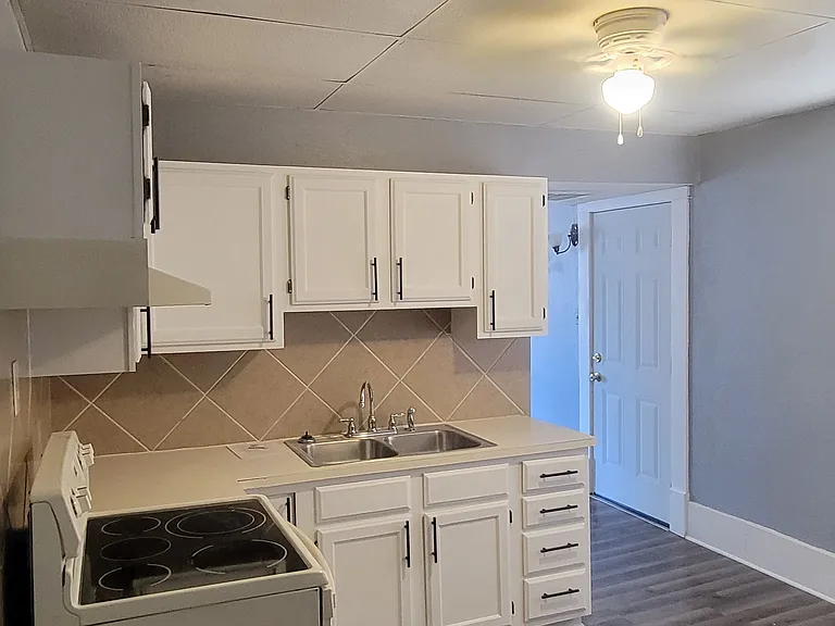522 School St — Photo 5