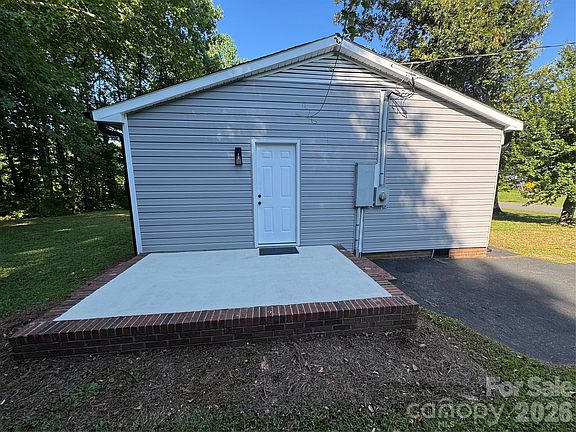 2nd image of 510 Belfast Dr