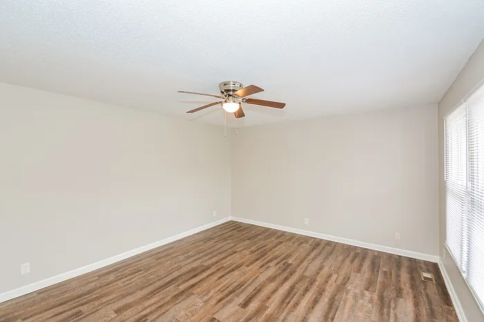 405 Lillie Belle Ln — Photo 4