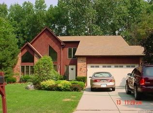 40 Plantation Ct, East Amherst, NY 14051