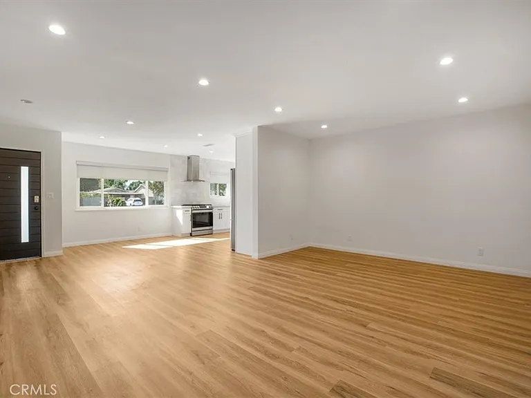 16329 Napa St — Photo 11