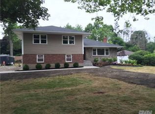 11 Sarina Dr, Commack, NY 11725