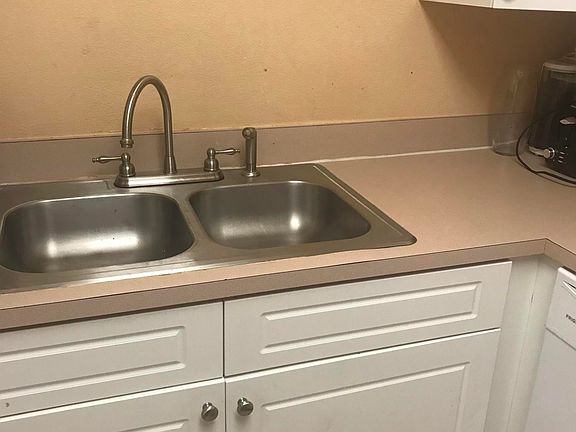 4th image of 3913 Mission Dr Unit 8