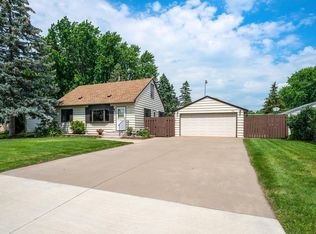 1761 Pinewood Dr, Shoreview, MN 55126