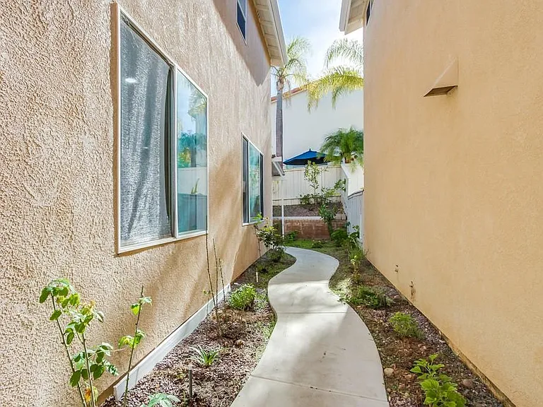 11655-8 Compass Point Dr N — Photo 50