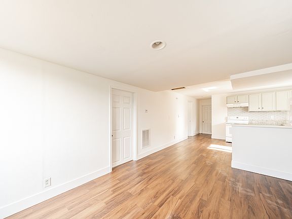 5th image of 1701 Fletcher Ave #C