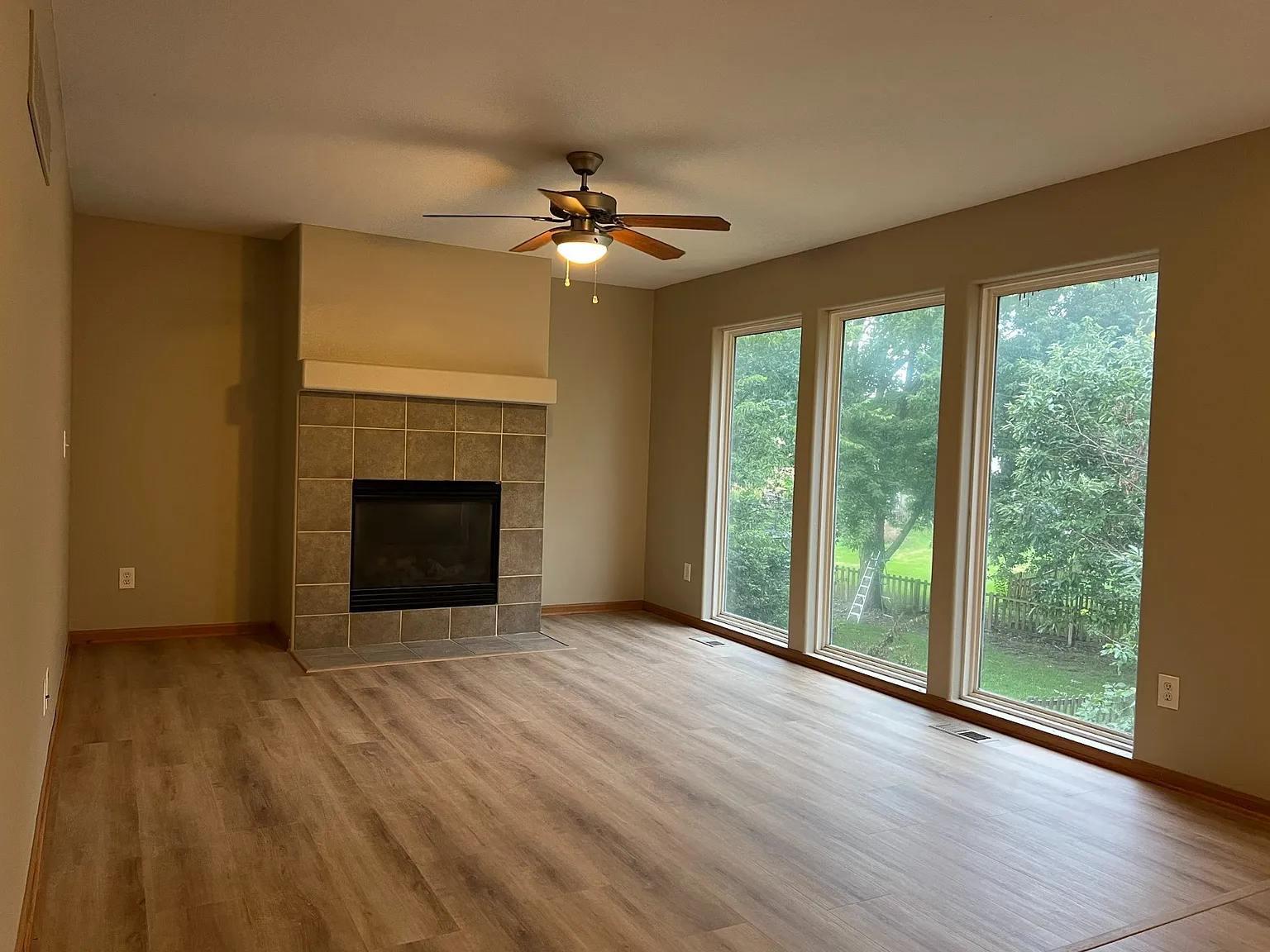 4 bed, 2.5 bath, 1838 sqft, $2,550 — Photo 2