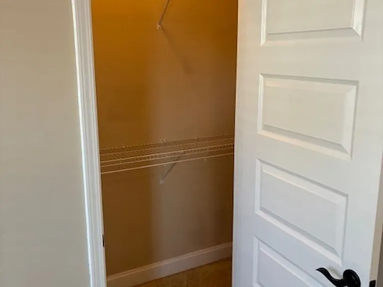 102 Miller Ct — Photo 36