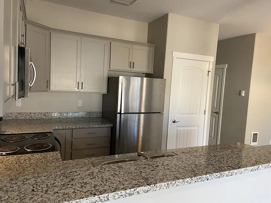 3 bed, 2.5 bath, 1367 sqft, $2,250 — Photo 3