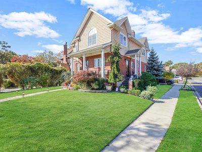 250 Bixley Heath, Lynbrook, NY, 11563