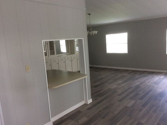 5th image of 229 Laurelcrest Cir
