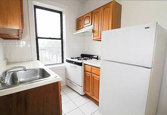 2nd image of 5605 43rd Ave APT 3D