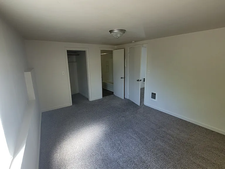 12437 Tukwila International Blvd #3 — Photo 8