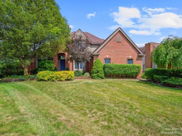 4809 Saint Andrews Ct, Ann Arbor, MI 48108
