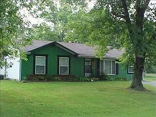 375 Maple St photo 1
