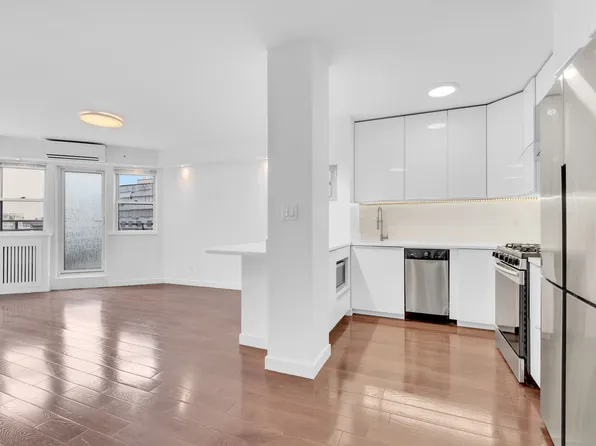 155 East 38th Street 18E image 2 of 7