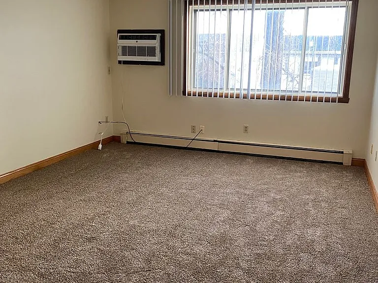 Crestwood Apartments — Photo 57