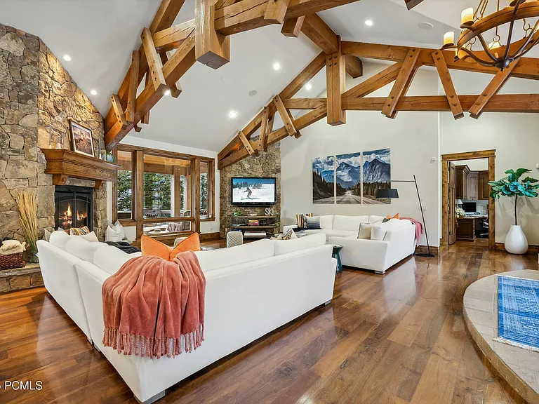 2520 Bear Hollow Dr — Photo 5