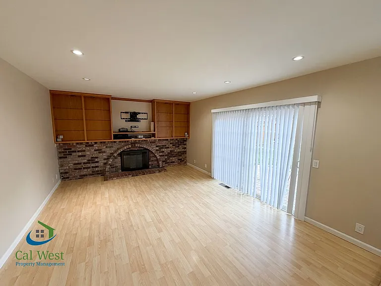 6465 Sussex Pl — Photo 6