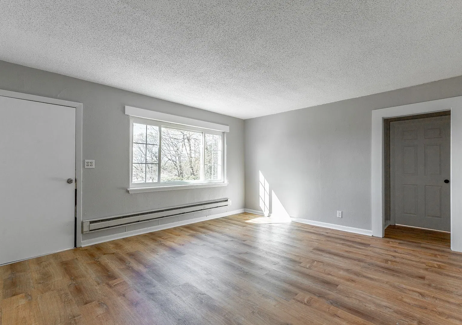1006 Glenwood Dr — Photo 2