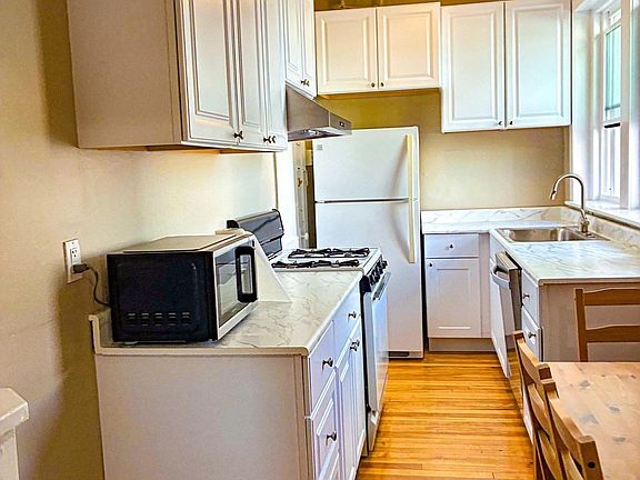 3rd image of 1633 Commonwealth Ave APT 12