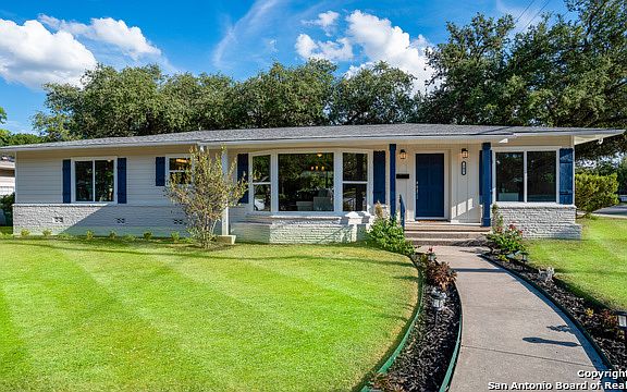 5th image of 102 Larkwood Dr