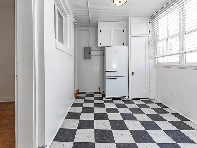Kensington Apartments — Photo 32