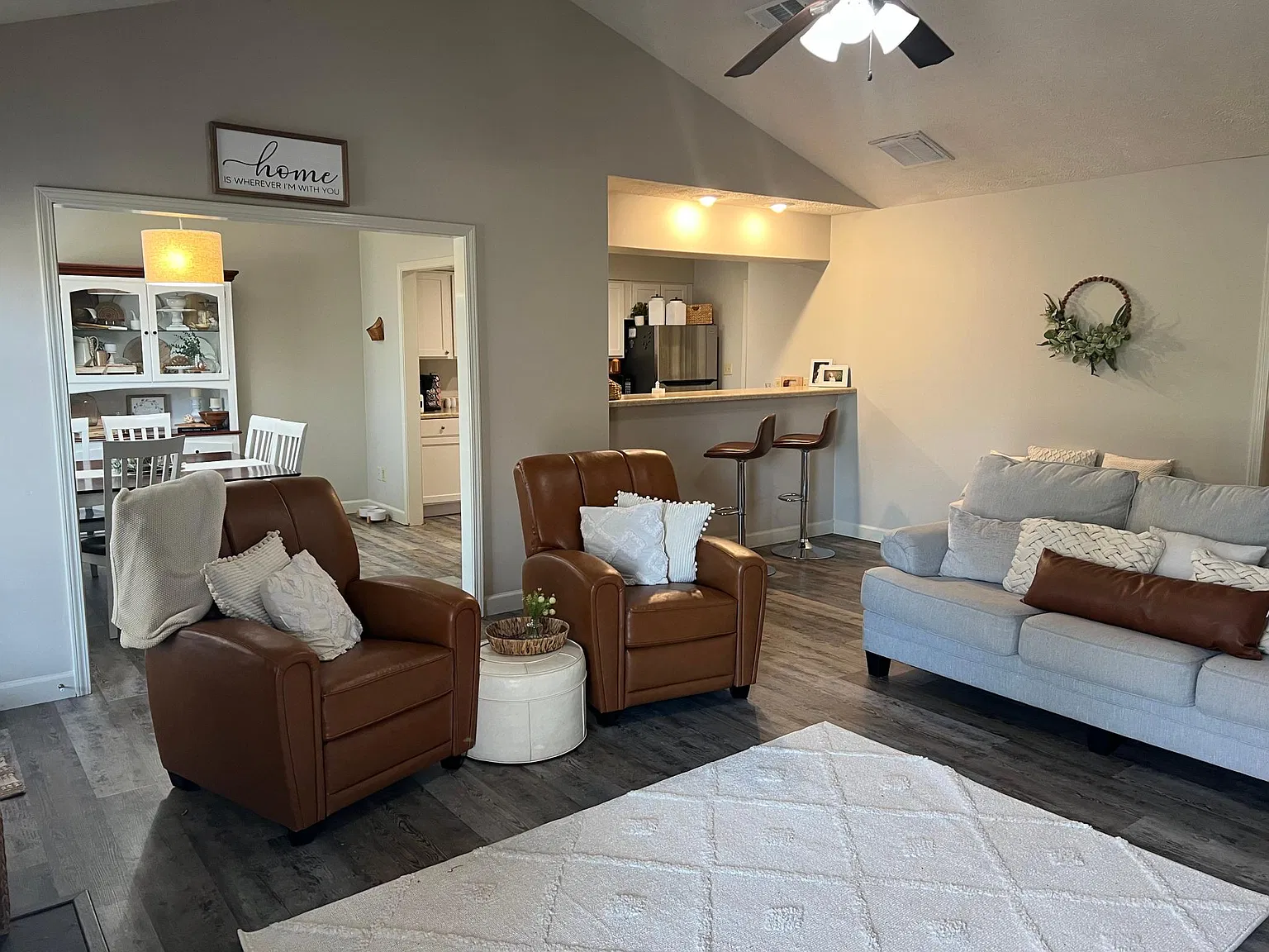 3 bed, 1443 sqft, $1,950 — Photo 2