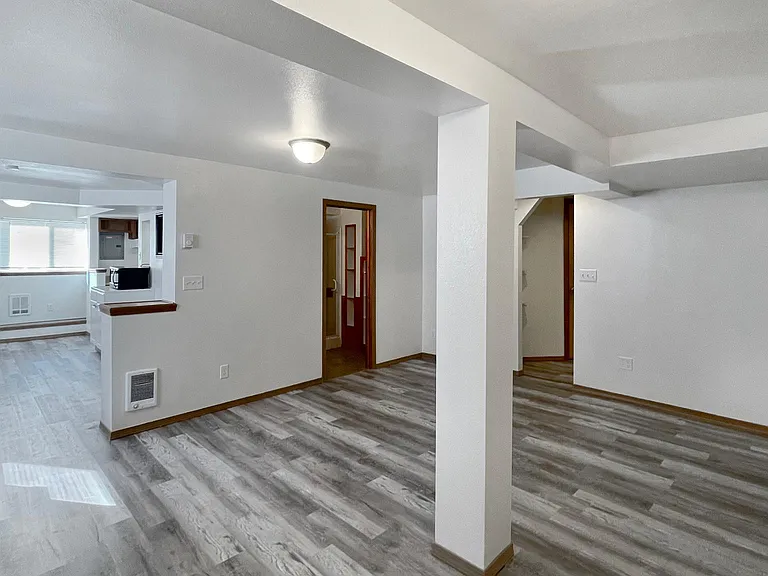 913 N 6th St #6 — Photo 8