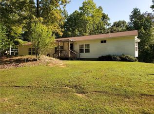 1135 Caudill Ln, Walnut Cove, NC 27052