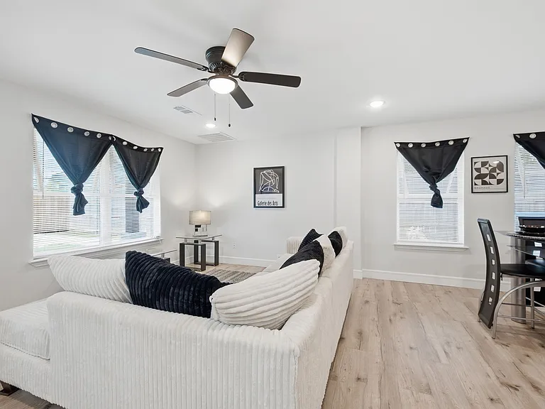 2204 Ash Crescent St #2204 — Photo 20