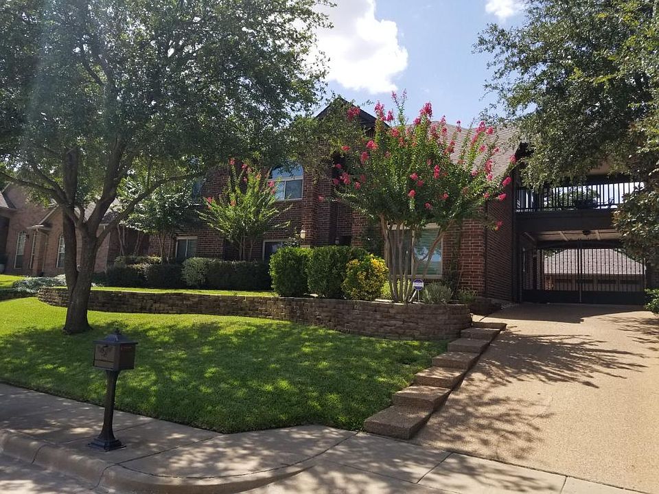 1st image of 204 Castle Hill Dr