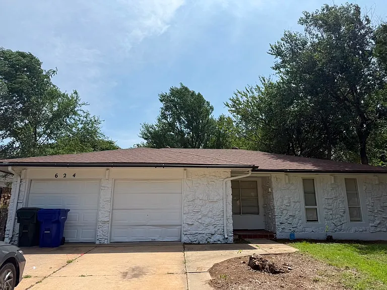 624 Lloyd Ave — Photo 1