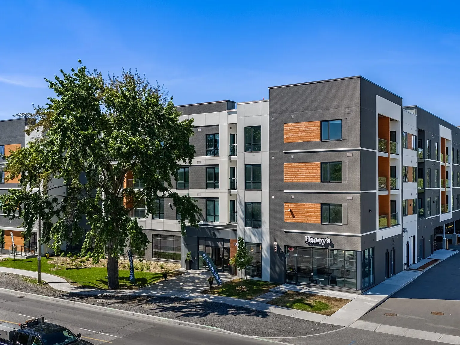 Landing on Main — Photo 3