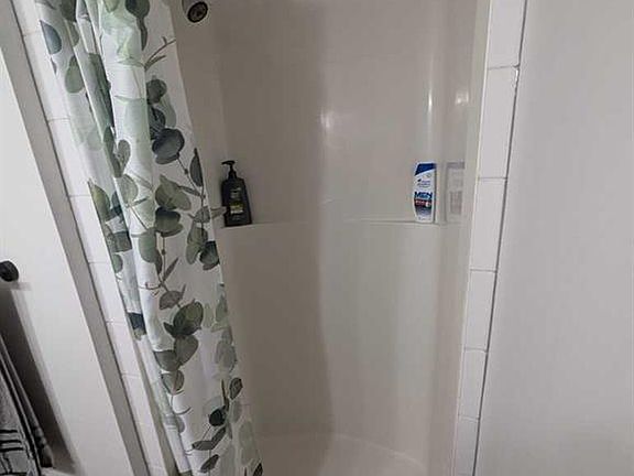 4th image of 1033 Elliot Rd S