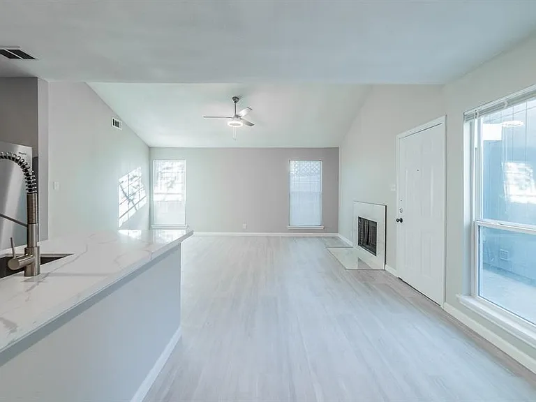 915 Sirocco Dr #B — Photo 13