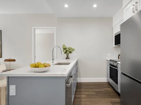 4568 Broadway image 4 of 21