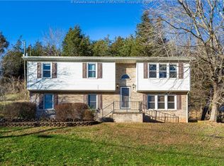 301 Sandstone Dr, Eleanor, WV