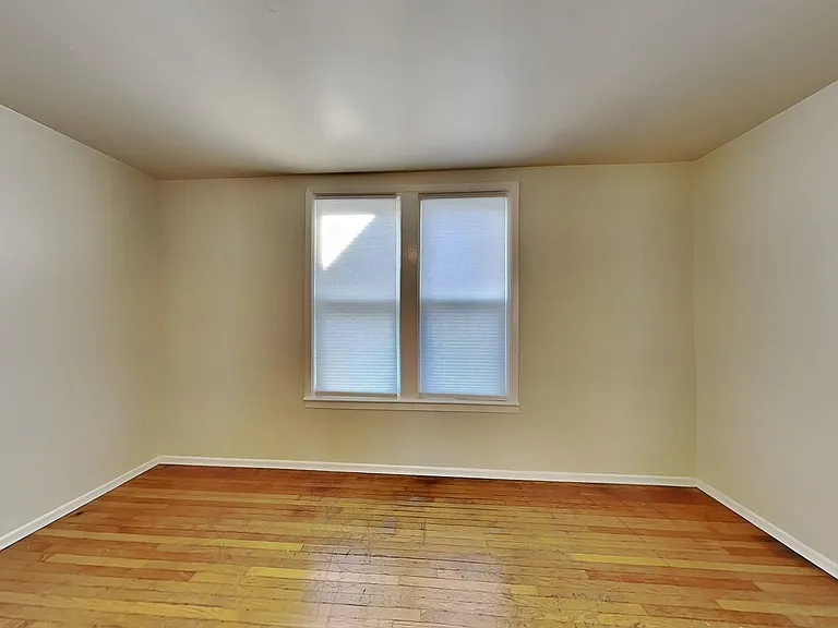 914 E Indiana Ave — Photo 11