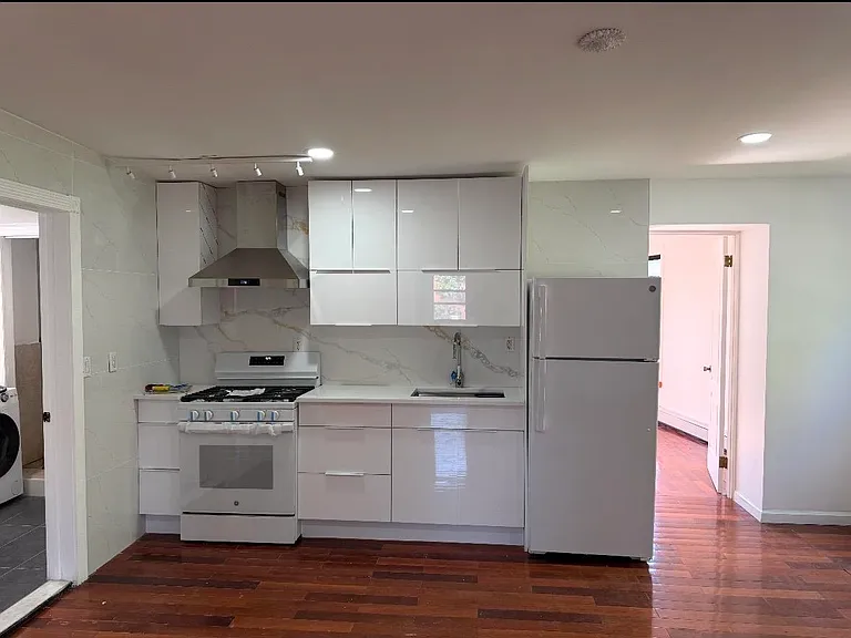 236 Grove St — Photo 9