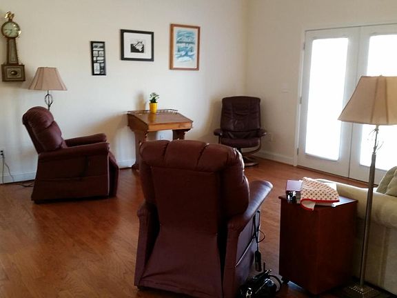 5th image of 185 Aldwych Ave
