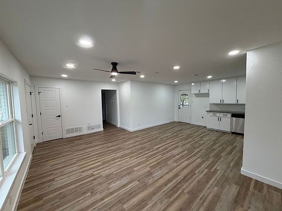 3rd image of 905 Brown Trl
