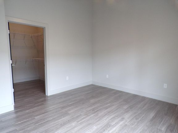 5th image of 1910 Washington Ave APT 109