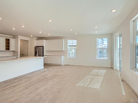 4th image of 17625 Datura St