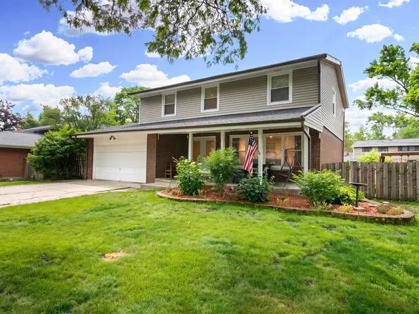 2005 E Cayuga Ln, Mount Prospect, IL 60056